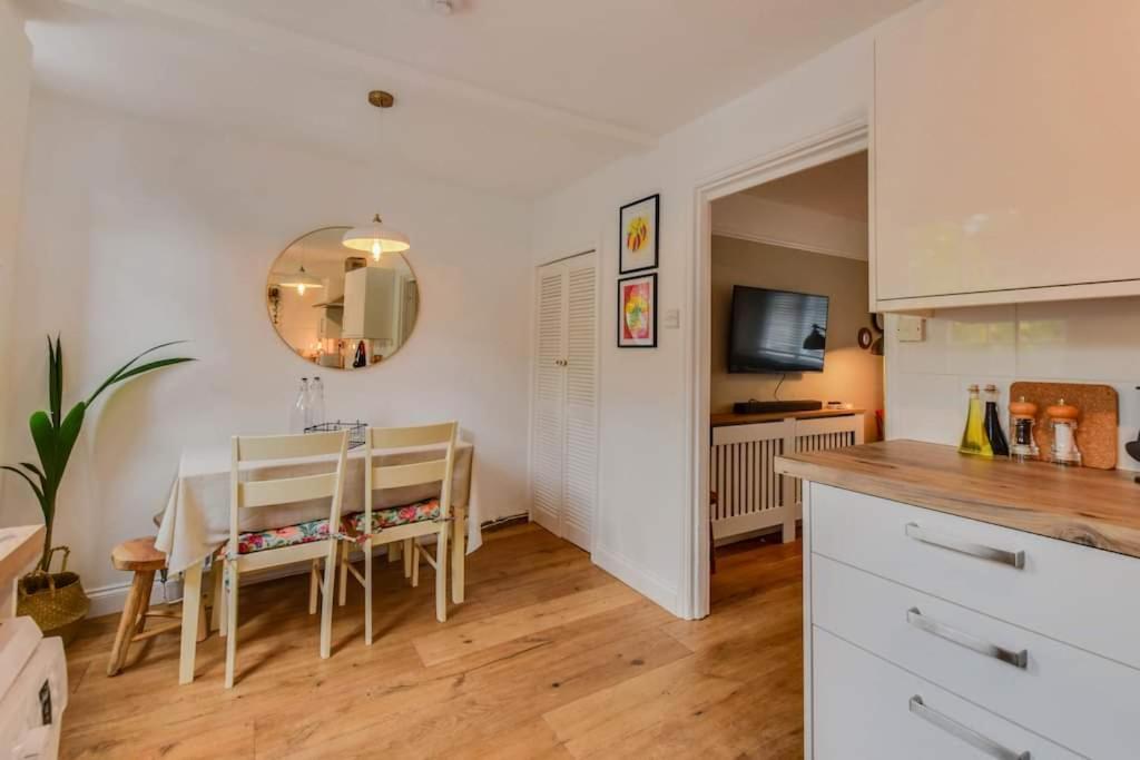 Cheerful 3 Bed Grade II Central Cottage Cirencester Exteriör bild