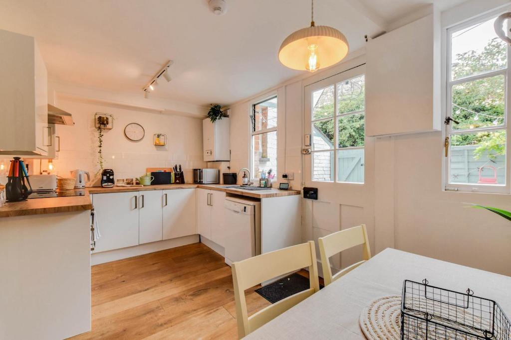 Cheerful 3 Bed Grade II Central Cottage Cirencester Exteriör bild